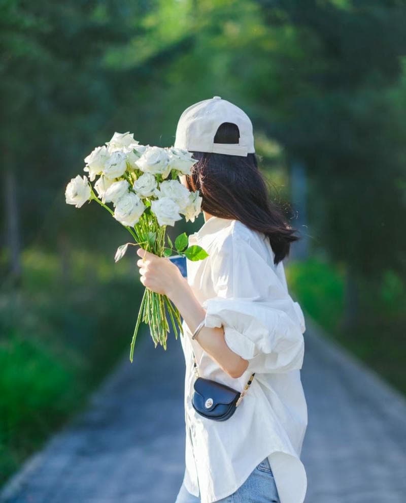 Ảnh gái xinh che mặt bằng phụ kiện