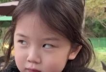 Meme liếc mắt của các bé gái