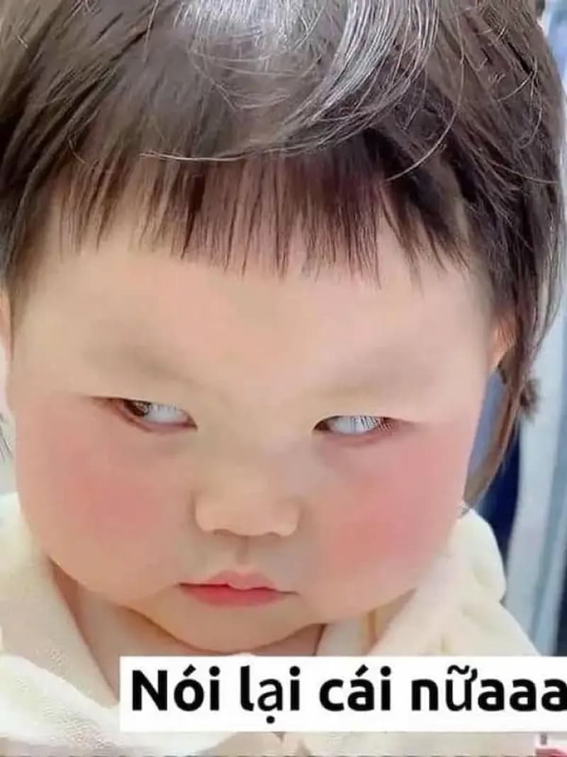 

Meme liếc mắt của các bé gái